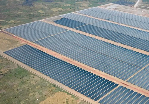 Projeto de bateria-solar da RDC leva energia renovável de base para a mina de cobre Kamoa-Kakula